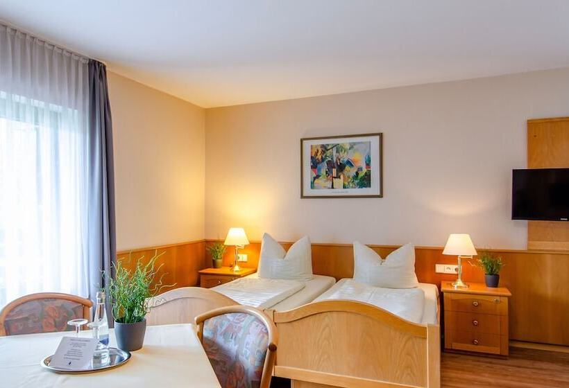 Отель Kurgarten