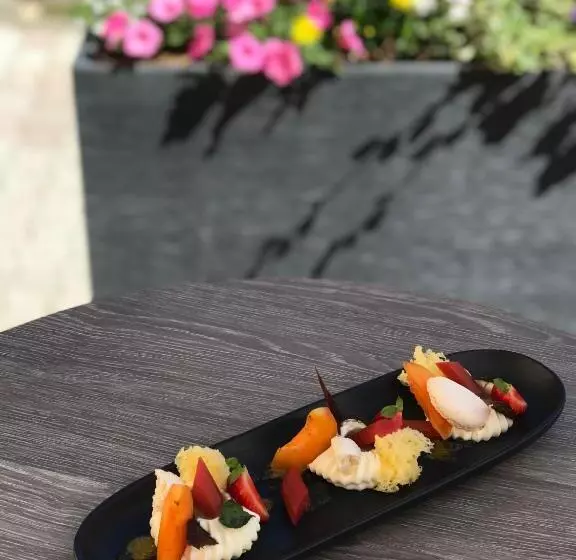 L Outa Hotel Restaurant