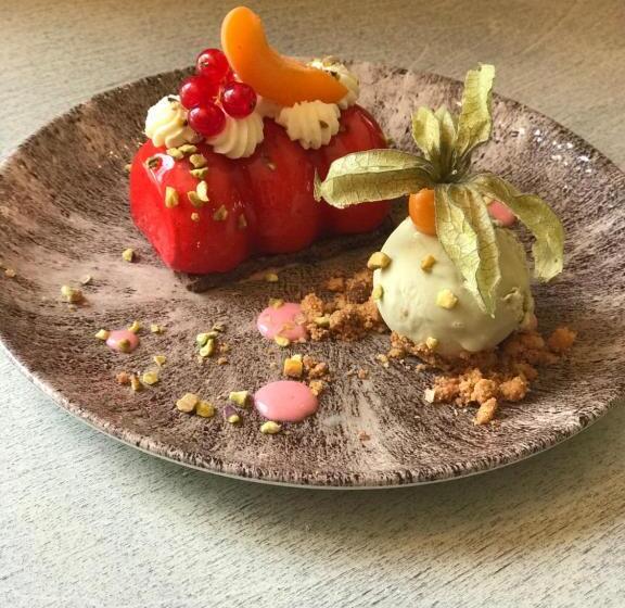 L Outa Hotel Restaurant