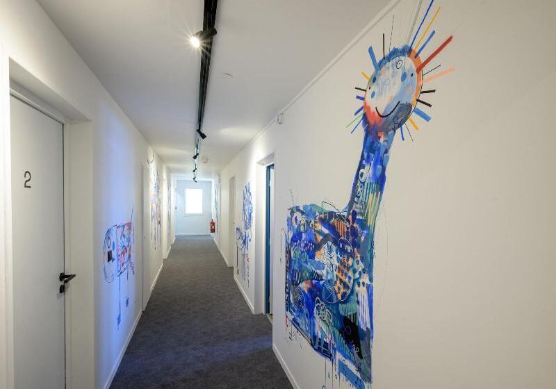 L Outa Hotel Restaurant