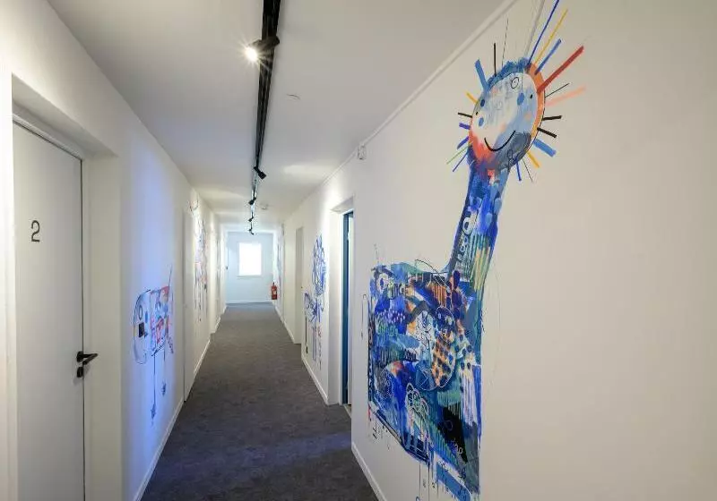 L Outa Hotel Restaurant