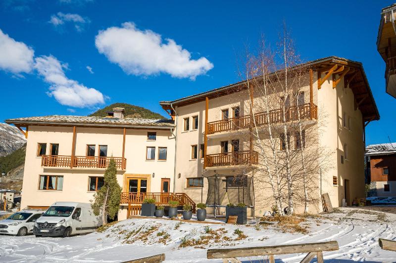 L Outa Hotel Restaurant