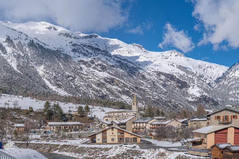 L Outa Hotel Restaurant