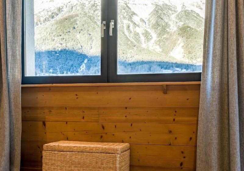 L Outa Hotel Restaurant