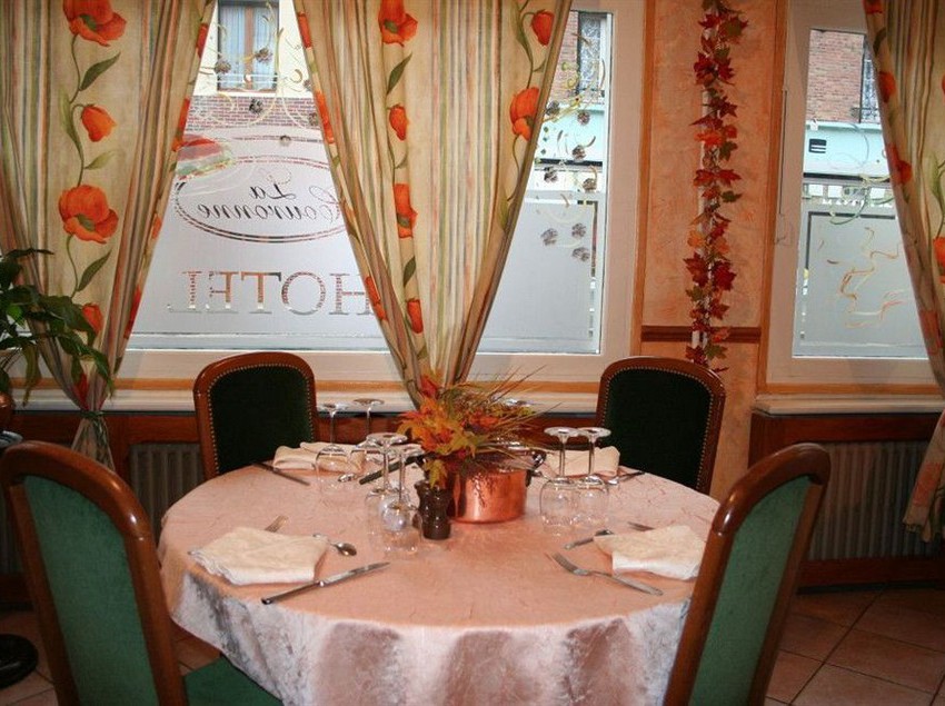 ホテル La Couronne