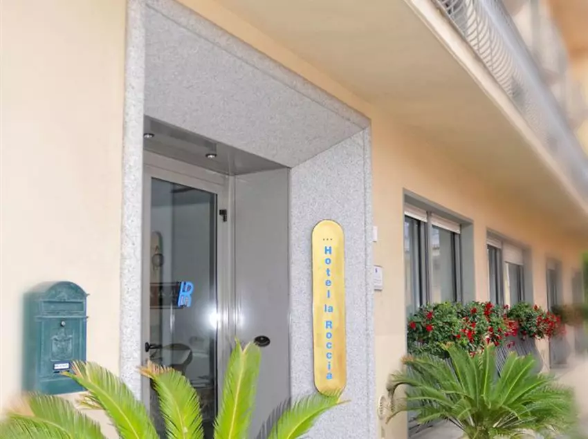 Отель La Roccia