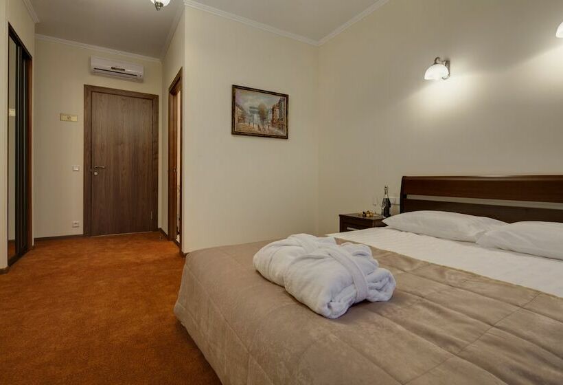 ホテル Solo Panorama Palace Square