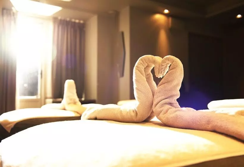 The Lamp Hotel & Spa