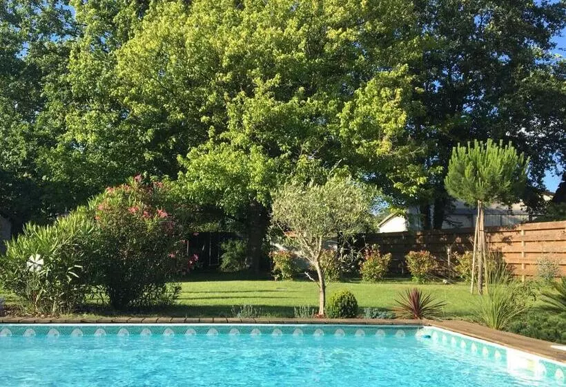 Aamiaismajoitus (B&B) Le Gite De La Canopée De Mios