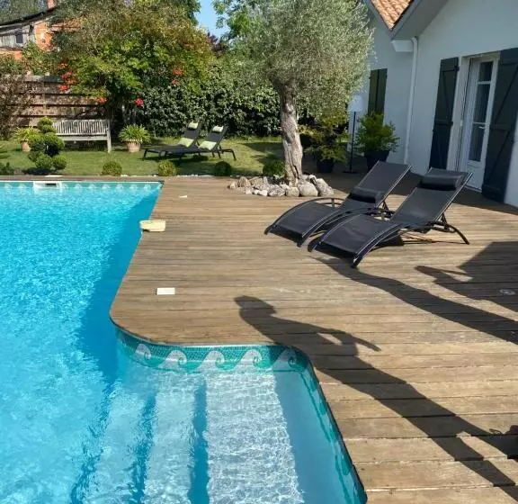 Aamiaismajoitus (B&B) Le Gite De La Canopée De Mios