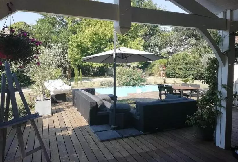 Aamiaismajoitus (B&B) Le Gite De La Canopée De Mios