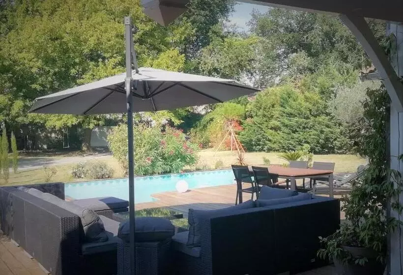 Aamiaismajoitus (B&B) Le Gite De La Canopée De Mios