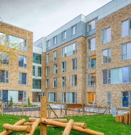 هتل The Westwood Summer Accommodation