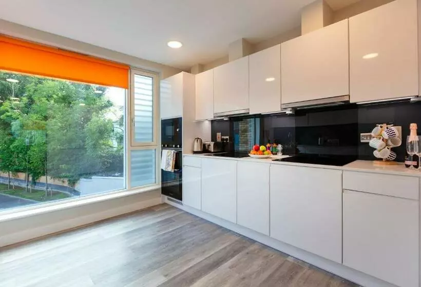 هتل The Westwood Summer Accommodation