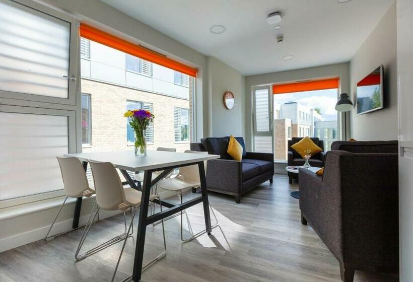 هتل The Westwood Summer Accommodation