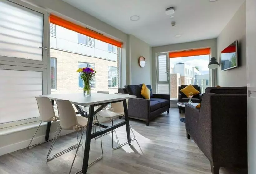 هتل The Westwood Summer Accommodation