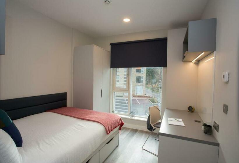 هتل The Westwood Summer Accommodation