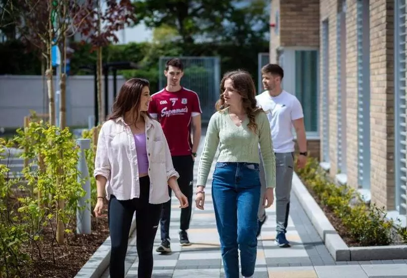 هتل The Westwood Summer Accommodation