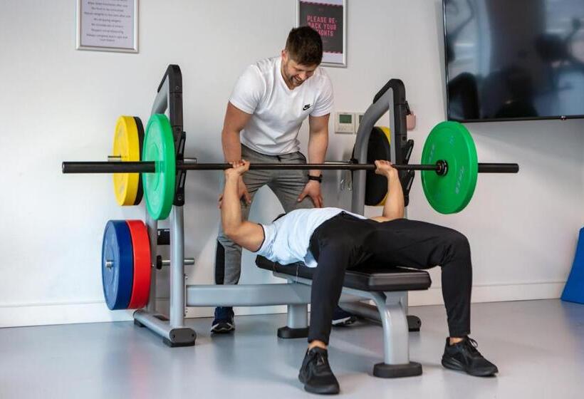 هتل The Westwood Summer Accommodation