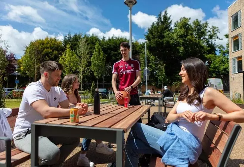 هتل The Westwood Summer Accommodation