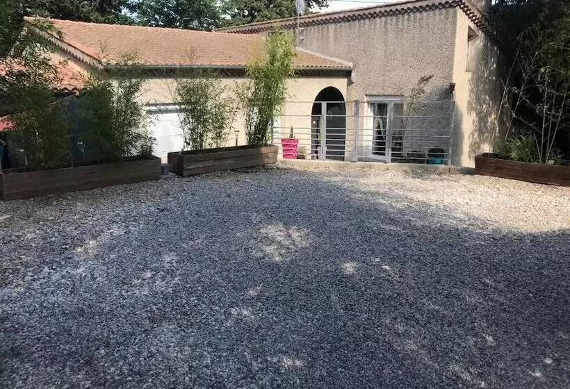 ペンション Allegria Nîmes