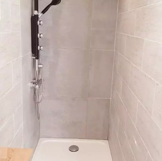 ペンション Allegria Nîmes