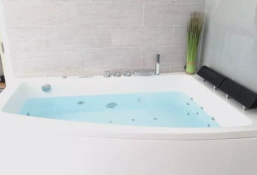 ペンション Allegria Nîmes