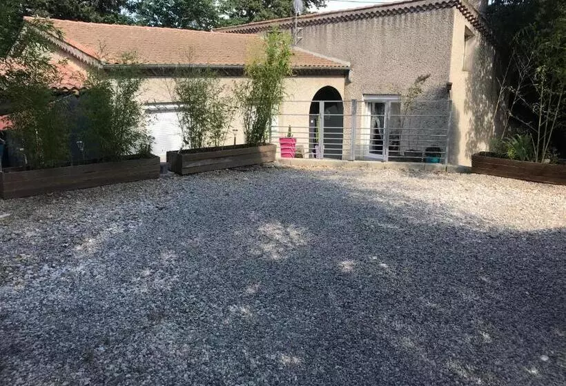 ペンション Allegria Nîmes