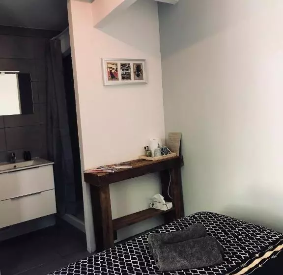 ペンション Allegria Nîmes