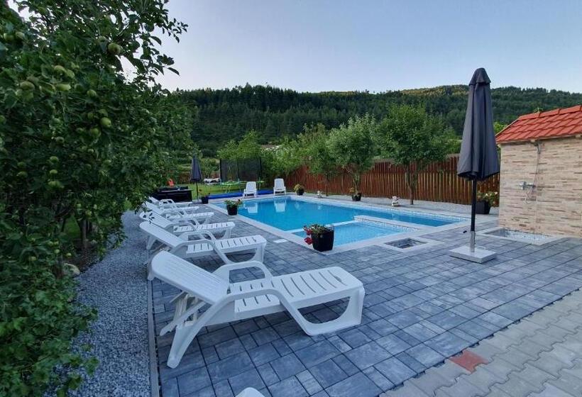 پانسیون Ati&hanna