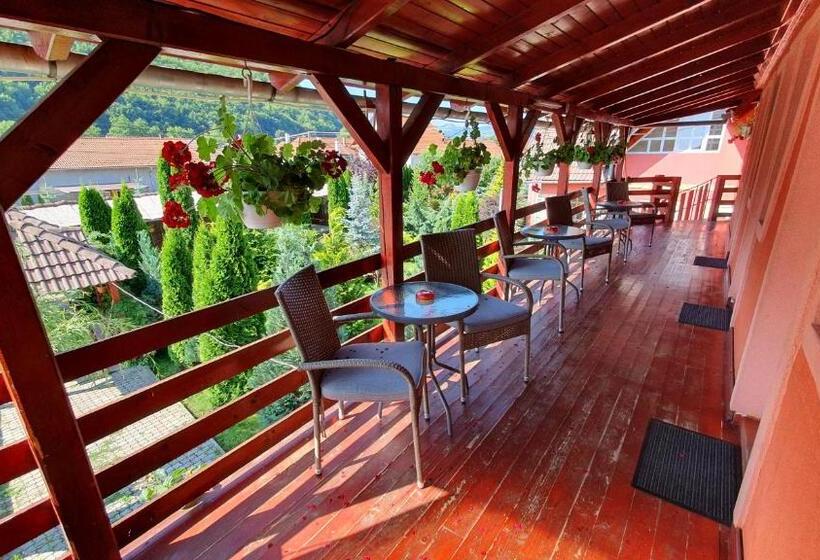 پانسیون Ati&hanna