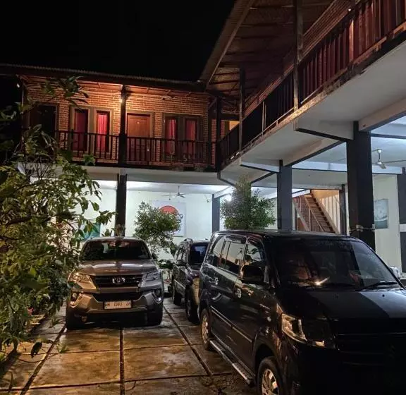 Majatalo Watukarung Sackstone Guesthouse