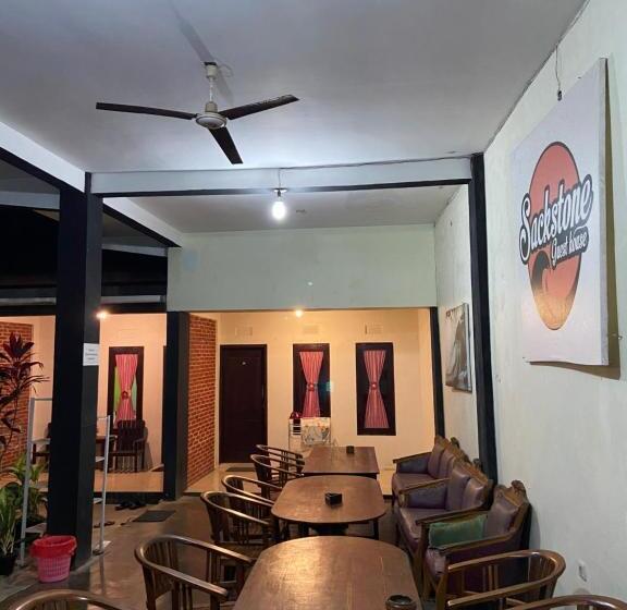 Pensione Watukarung Sackstone Guesthouse