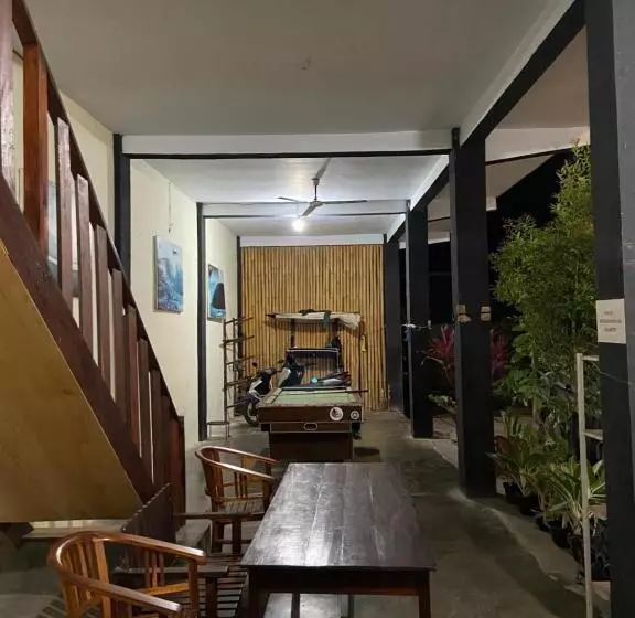 Majatalo Watukarung Sackstone Guesthouse