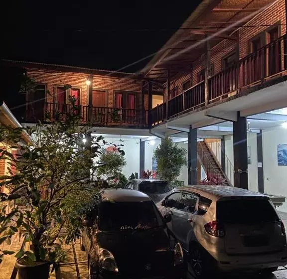 Majatalo Watukarung Sackstone Guesthouse