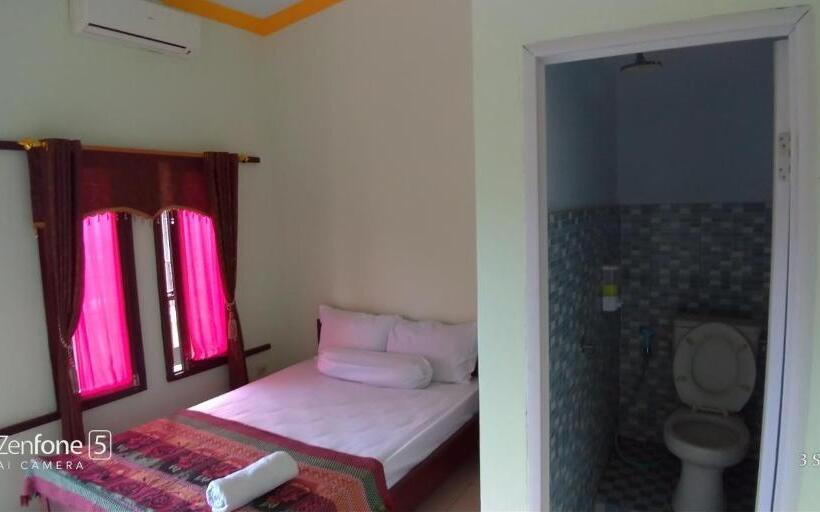 Pensione Watukarung Sackstone Guesthouse