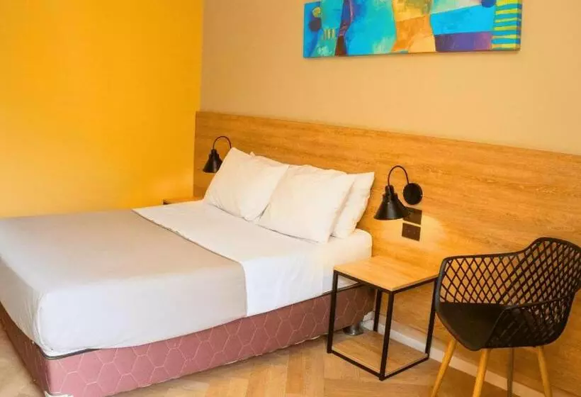 هاستل Wild Rover Huacachina