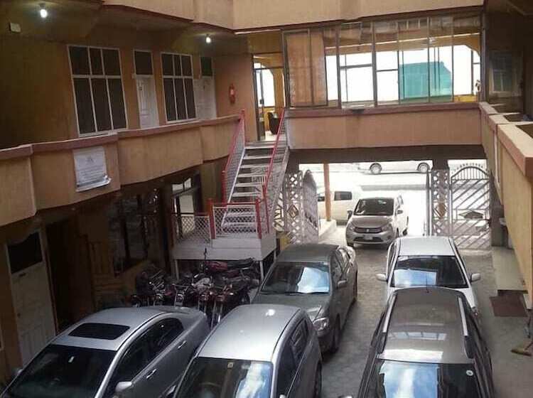 هتل Capital Lodge Gilgit