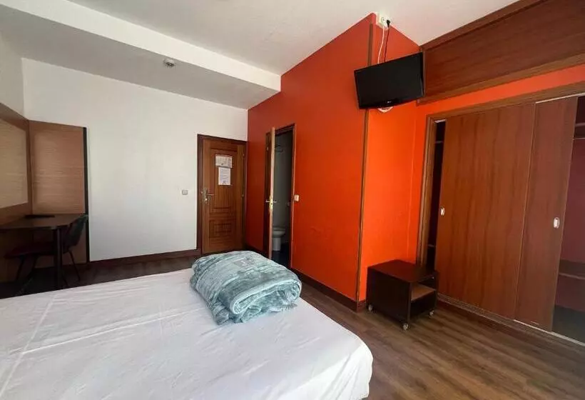 هتل Loop Inn Hostel Santiago De Compostela