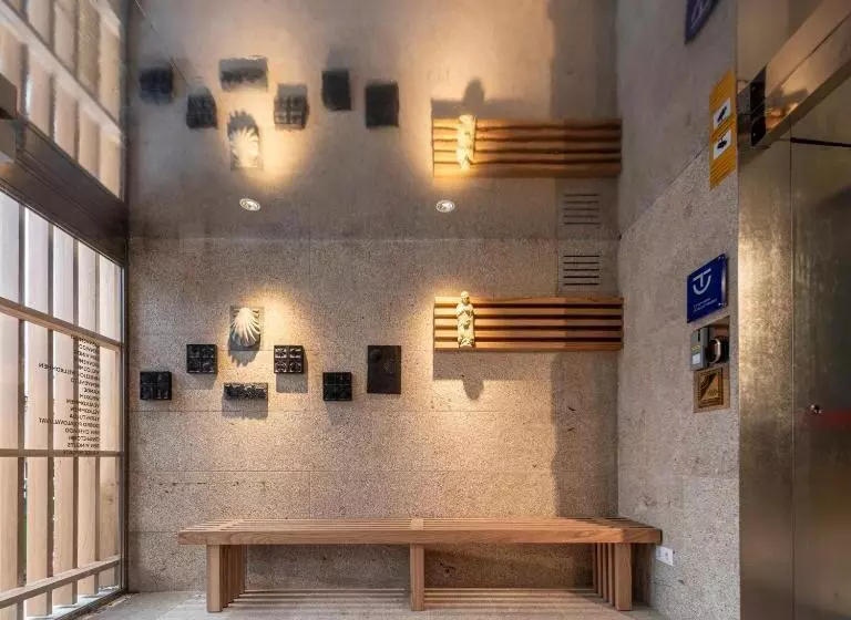 هتل Loop Inn Hostel Santiago De Compostela