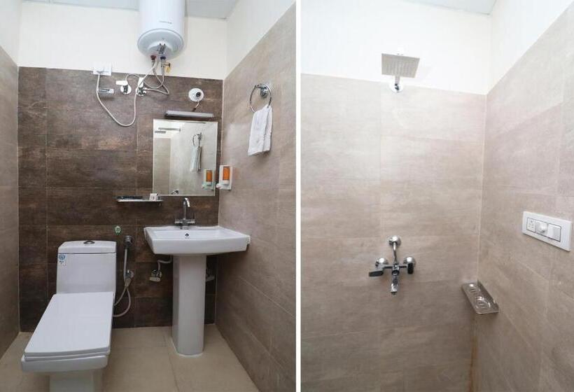 ホテル Oyo 28091 Royal Palace