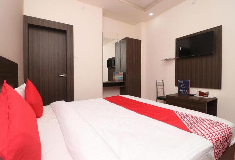 ホテル Oyo 28091 Royal Palace