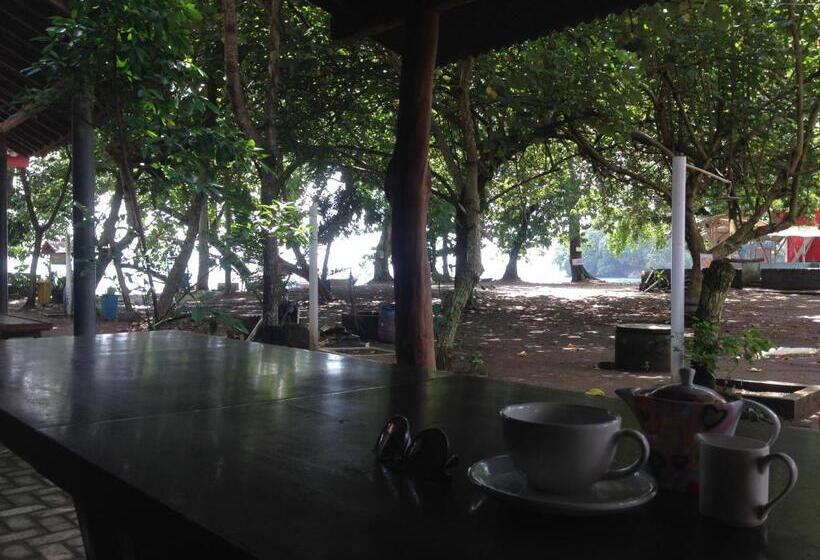 מלון כמוסות Bk Homestay, Batukaras