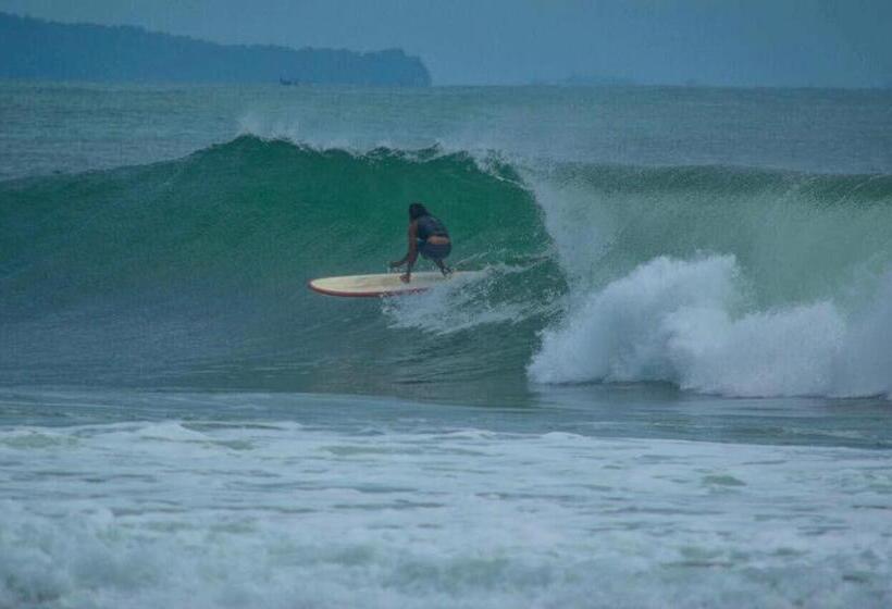 מלון כמוסות Bk Homestay, Batukaras