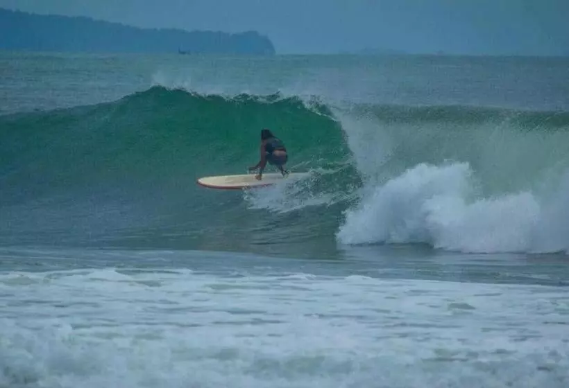 Kapselihotelli Bk Homestay, Batukaras