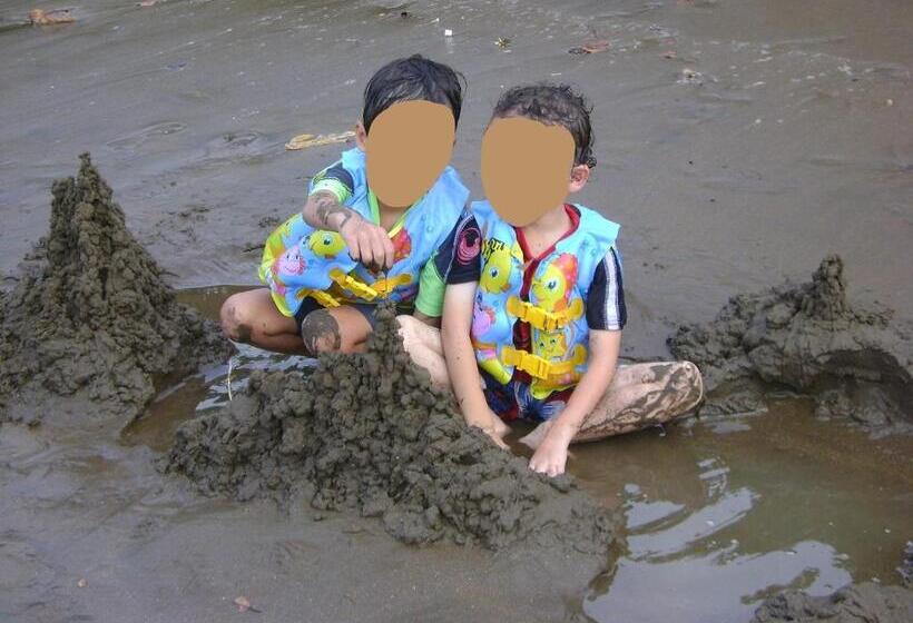 מלון כמוסות Bk Homestay, Batukaras