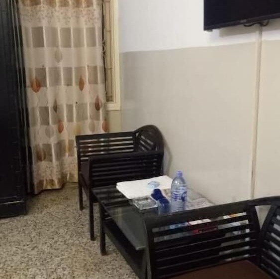 پانسیون Four Season Guest House