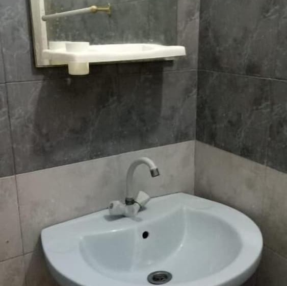 پانسیون Four Season Guest House