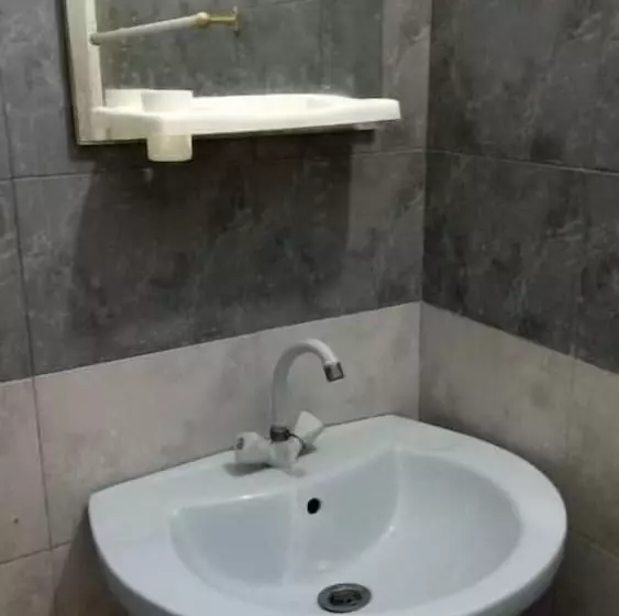 پانسیون Four Season Guest House