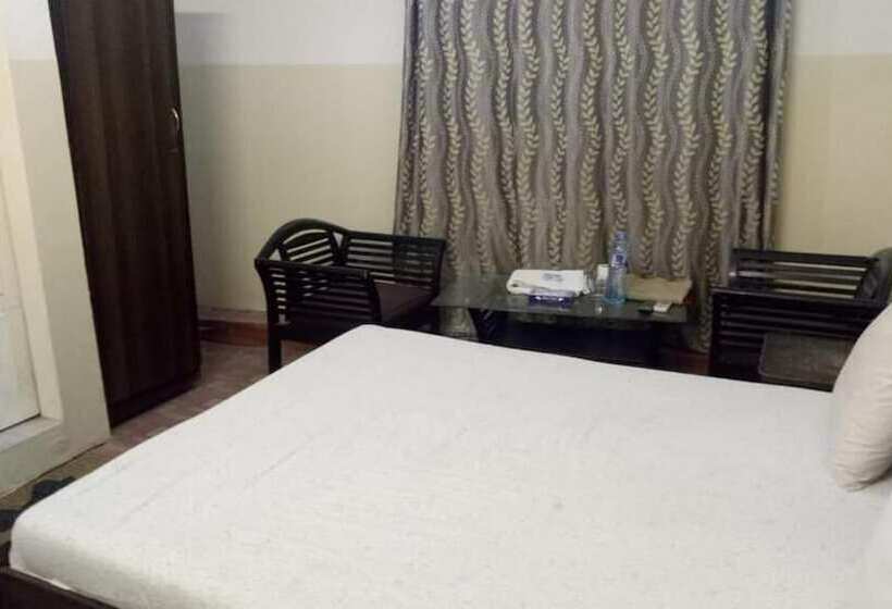 پانسیون Four Season Guest House